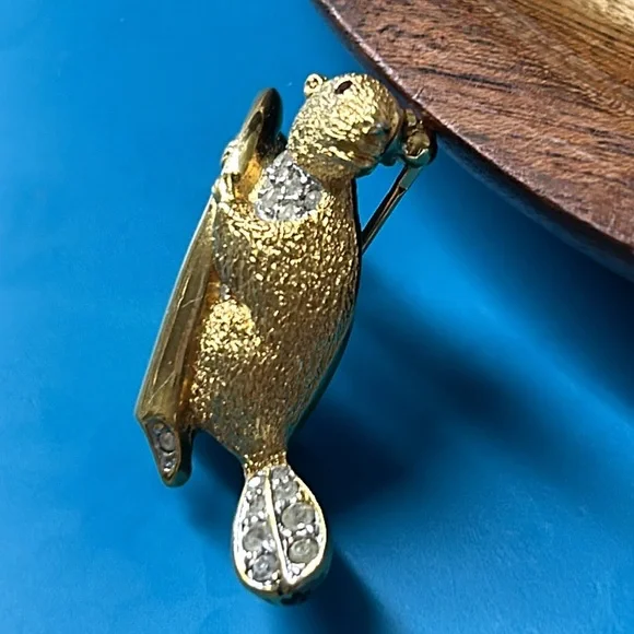 🖤RARE💕ATTWOOD Beaver 🦫 brooch
